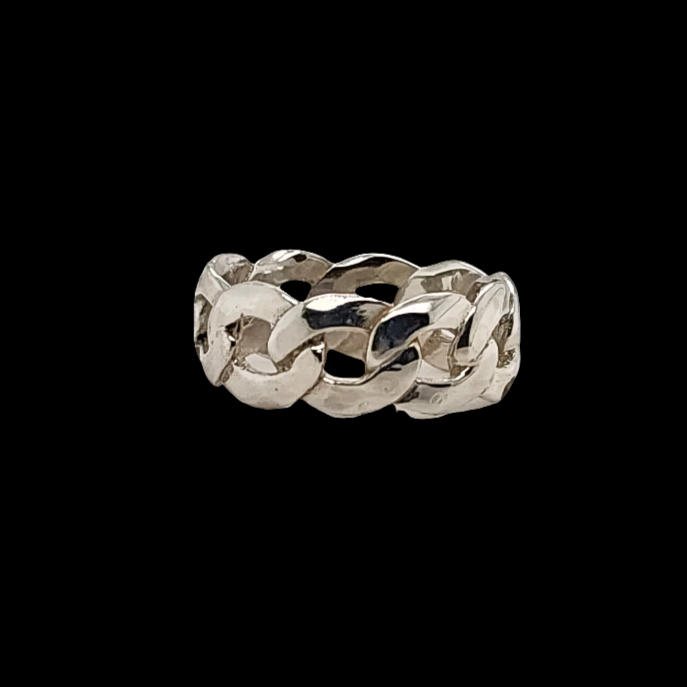 close up of a curb chain silver ring, very bold and chunky