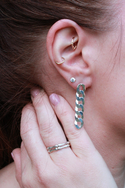 BOLD CHAIN EARRING IMAGE EAR